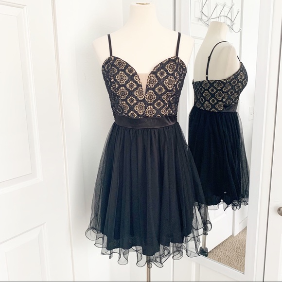 Sequin Hearts Dresses & Skirts - Sequin Hearts Size 7 Small Black/Gold Prom Dress